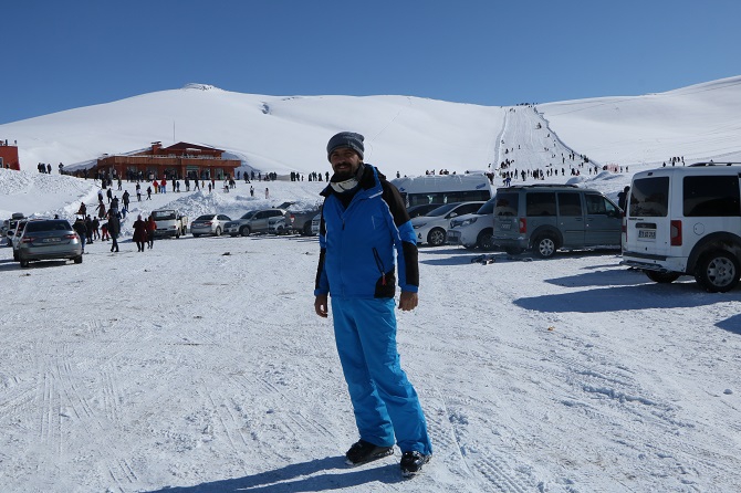 Hakkarililer hafta sonu kayak merkezine akın etti! 9