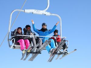 Hakkarililer hafta sonu kayak merkezine akın etti!