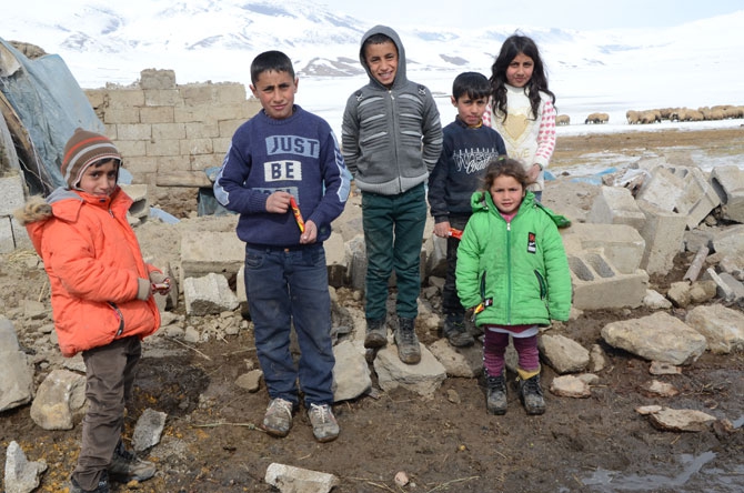 Depremzedeler yardım eli bekliyor 10