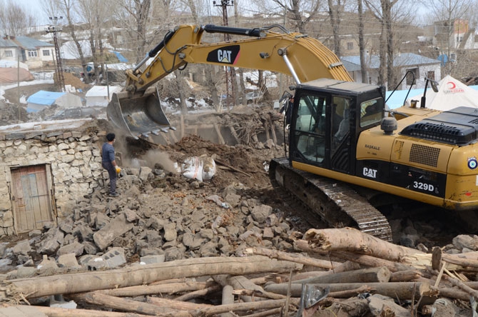Depremzedeler yardım eli bekliyor 16