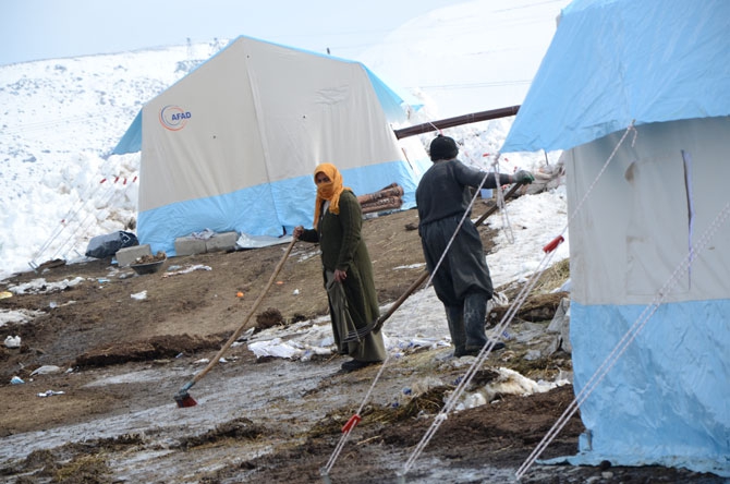 Depremzedeler yardım eli bekliyor 24