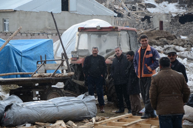 Depremzedeler yardım eli bekliyor 28