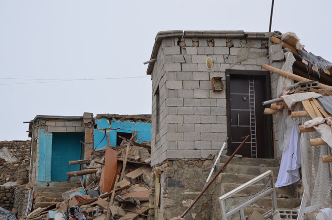 Depremzedeler yardım eli bekliyor 30