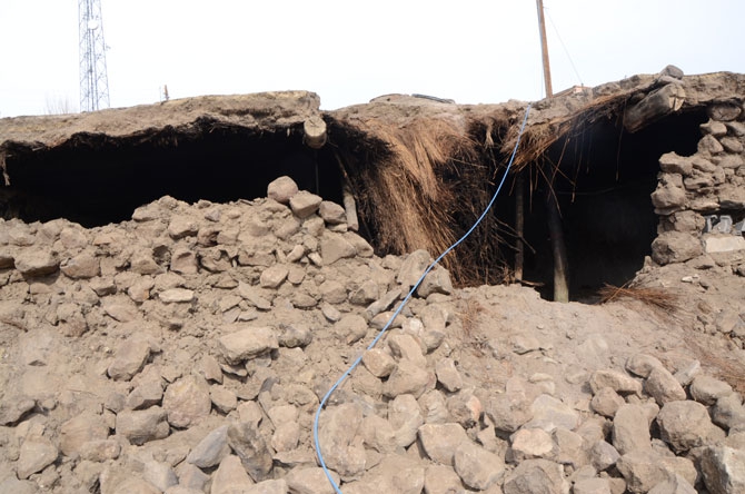 Depremzedeler yardım eli bekliyor 36