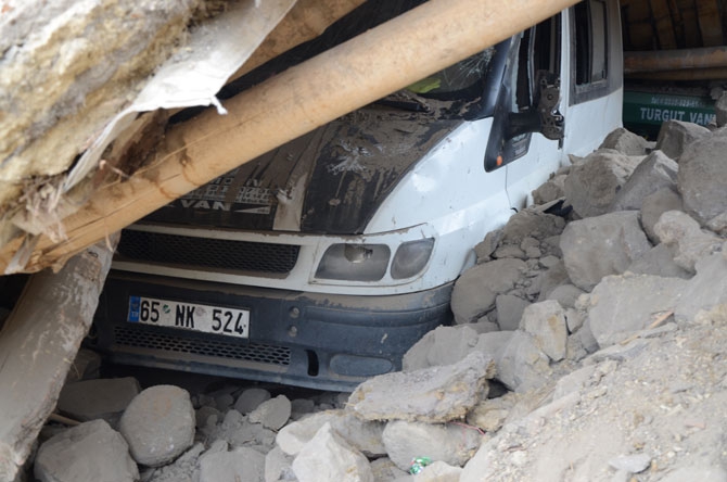 Depremzedeler yardım eli bekliyor 37