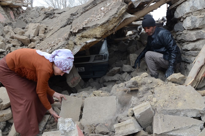 Depremzedeler yardım eli bekliyor 38