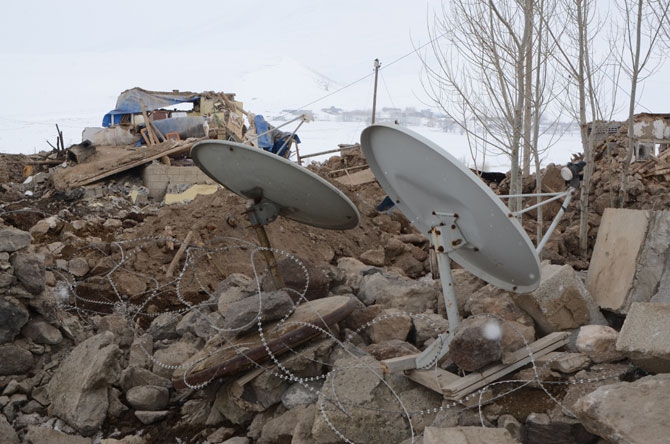 Depremzedeler yardım eli bekliyor 50
