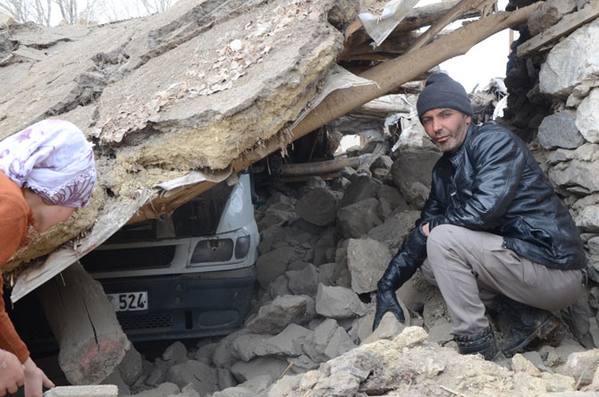 Depremzedeler yardım eli bekliyor 51