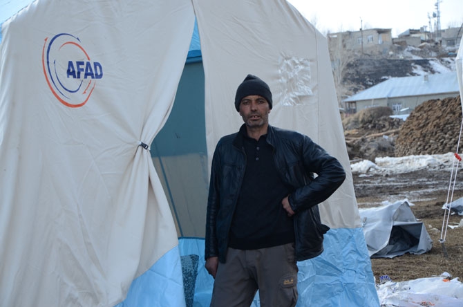 Depremzedeler yardım eli bekliyor 56