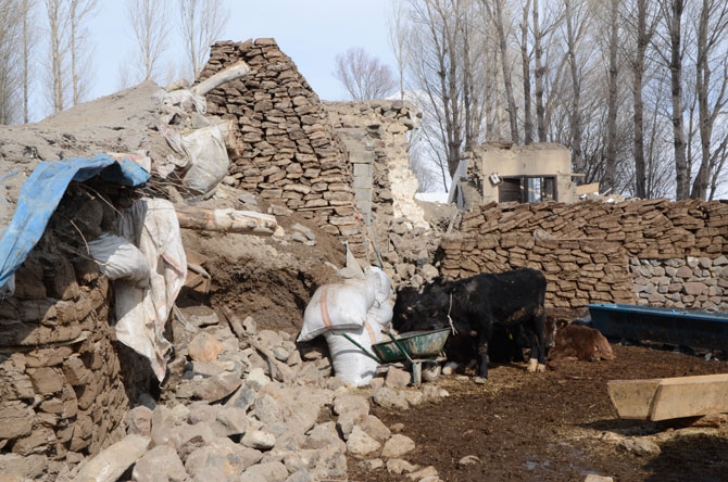 Depremzedeler yardım eli bekliyor 58