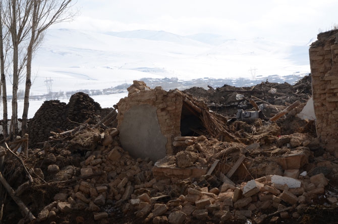 Depremzedeler yardım eli bekliyor 9