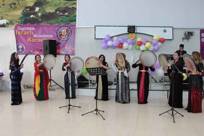 Hakkari'de 8 mart halaylarla kutlandı! 19
