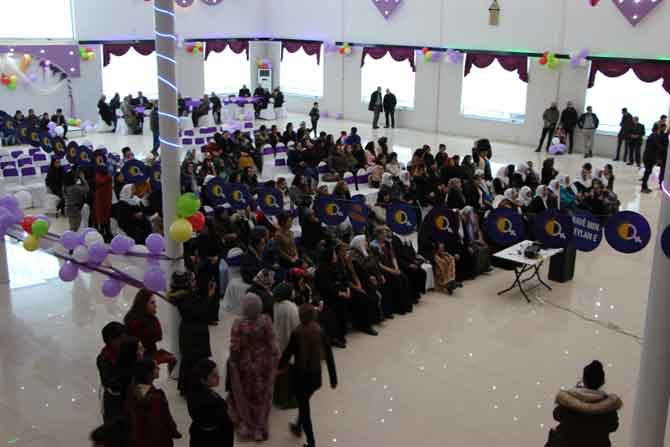 Hakkari'de 8 mart halaylarla kutlandı! 8