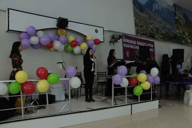 Hakkari'de 8 mart halaylarla kutlandı! 9