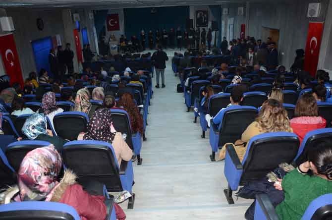 Hakkari'de 8 Mart programına büyük ilgi 10