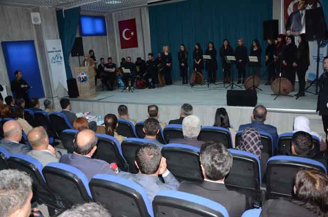 Hakkari'de 8 Mart programına büyük ilgi 12