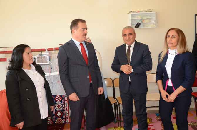 Hakkari'de 8 Mart programına büyük ilgi 17