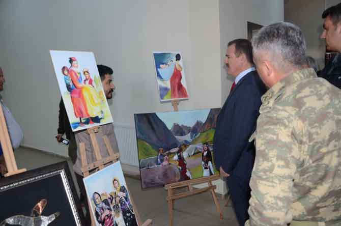 Hakkari'de 8 Mart programına büyük ilgi 2