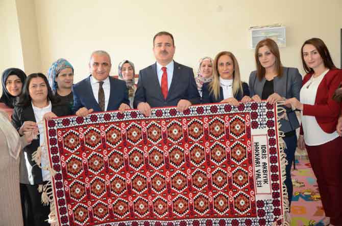 Hakkari'de 8 Mart programına büyük ilgi 20