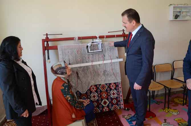 Hakkari'de 8 Mart programına büyük ilgi 21