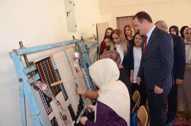 Hakkari'de 8 Mart programına büyük ilgi 22