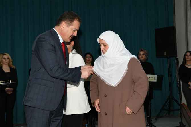 Hakkari'de 8 Mart programına büyük ilgi 24