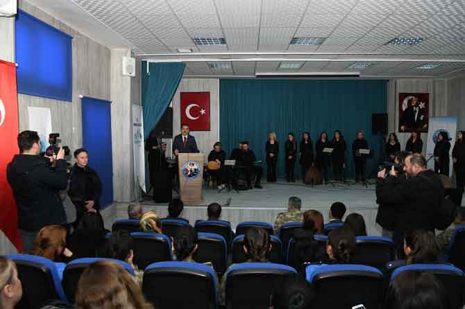 Hakkari'de 8 Mart programına büyük ilgi 26