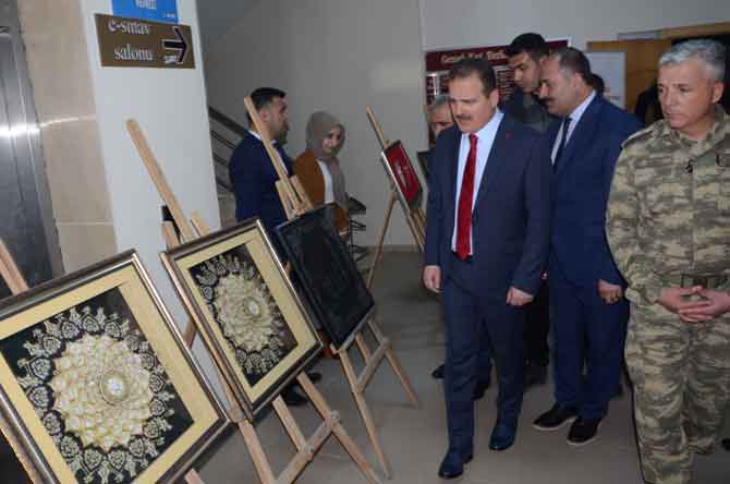 Hakkari'de 8 Mart programına büyük ilgi 4