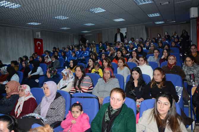 Hakkari'de 8 Mart programına büyük ilgi 9