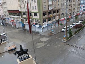 Hakkari'de bayramda cadde ve sokaklar boş kaldı