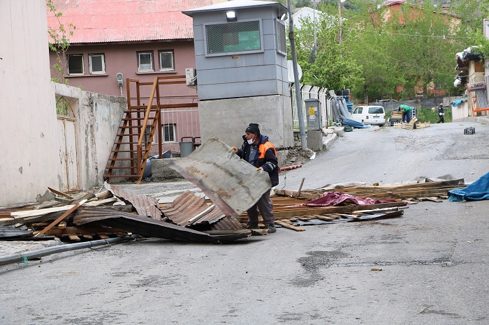 Fırtına, Hakkari'de büyük çapta maddi hasara yol açtı 11