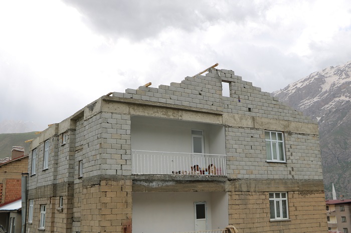 Fırtına, Hakkari'de büyük çapta maddi hasara yol açtı 15