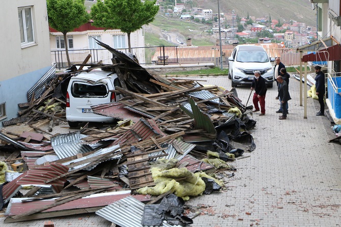 Fırtına, Hakkari'de büyük çapta maddi hasara yol açtı 3