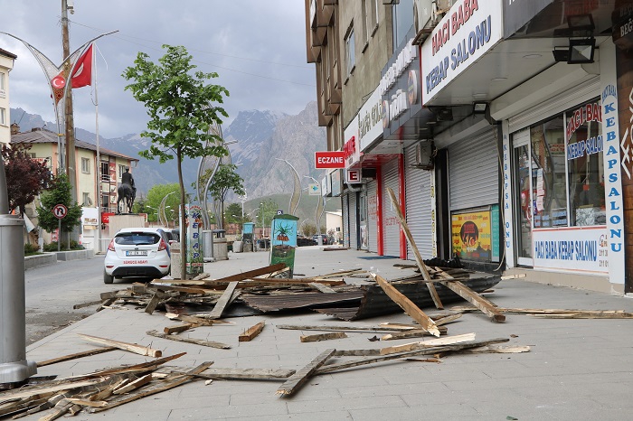 Fırtına, Hakkari'de büyük çapta maddi hasara yol açtı 4