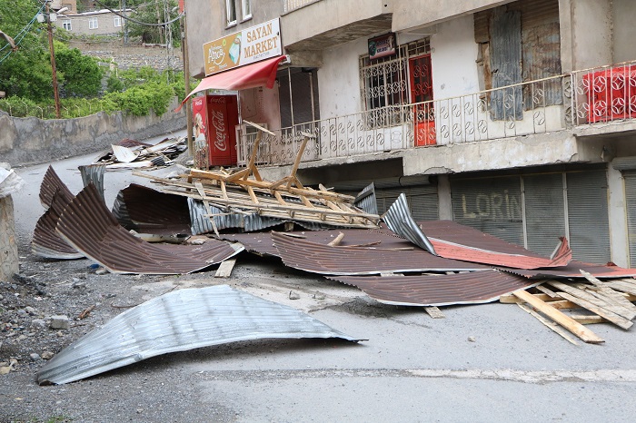 Fırtına, Hakkari'de büyük çapta maddi hasara yol açtı 7