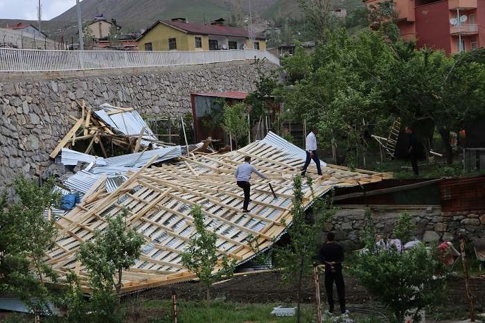 Fırtına, Hakkari'de büyük çapta maddi hasara yol açtı 8