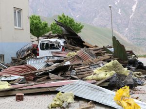 Fırtına, Hakkari'de büyük çapta maddi hasara yol açtı