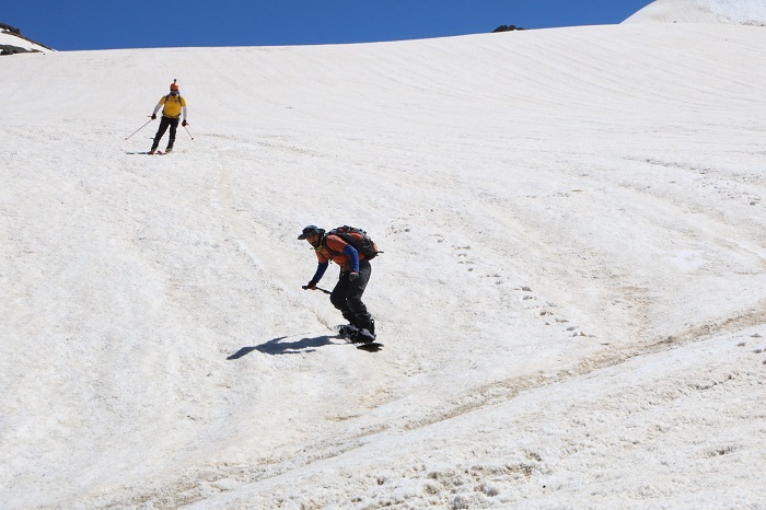 Berçelan Yaylası'nda haziranda snowboard 13