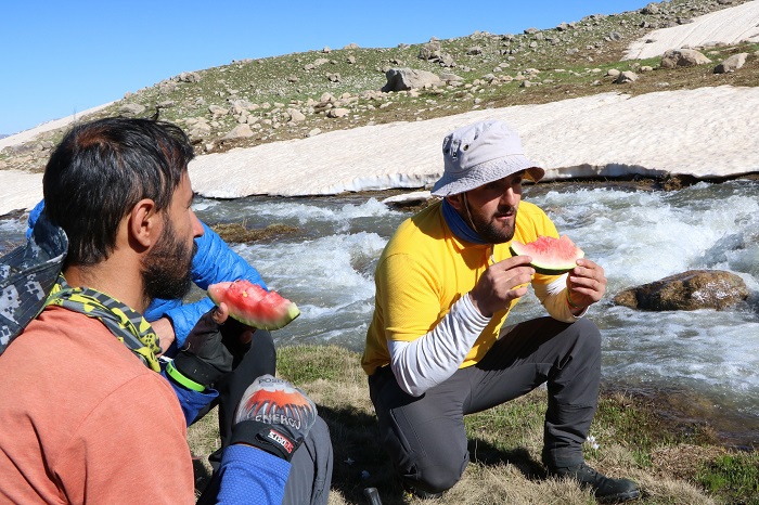 Berçelan Yaylası'nda haziranda snowboard 15