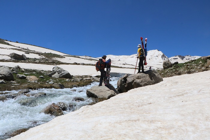 Berçelan Yaylası'nda haziranda snowboard 17