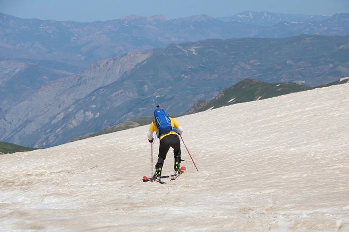 Berçelan Yaylası'nda haziranda snowboard 18