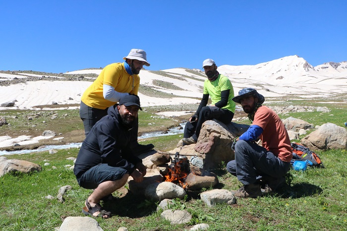 Berçelan Yaylası'nda haziranda snowboard 20
