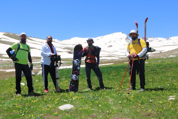 Berçelan Yaylası'nda haziranda snowboard 21