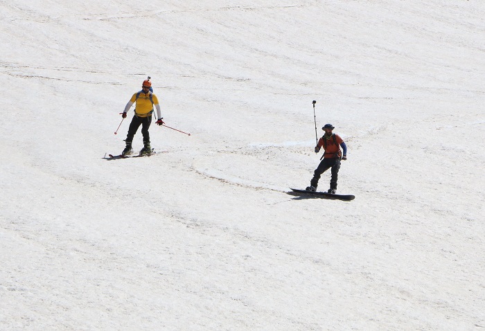 Berçelan Yaylası'nda haziranda snowboard 25