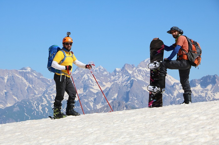 Berçelan Yaylası'nda haziranda snowboard 4