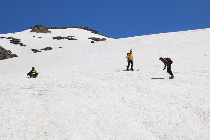 Berçelan Yaylası'nda haziranda snowboard 6