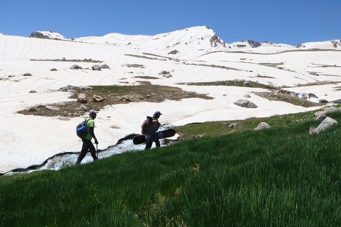 Berçelan Yaylası'nda haziranda snowboard 7
