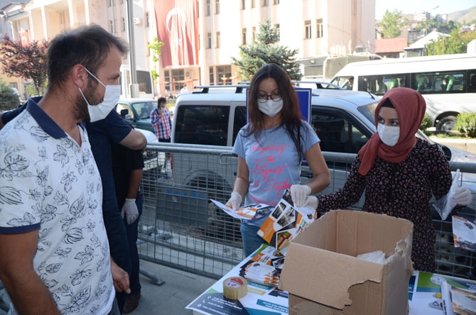 Hakkari'de YKS hareketliliği! TOBB maske dağıttı 16