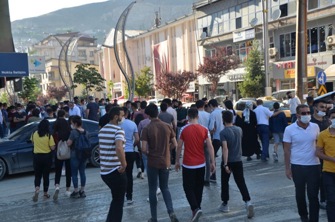 Hakkari'de YKS hareketliliği! TOBB maske dağıttı 3