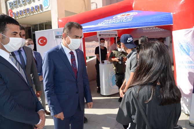 Hakkari'de YKS hareketliliği! TOBB maske dağıttı 6